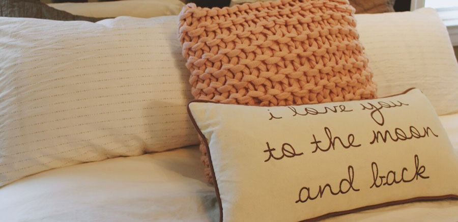 decorate for fall pillows
